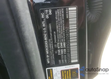 2016 Mercedes-Benz C 300 4Matic z USA, uszkodzony, nr VIN 55SWF4KB5GU108252